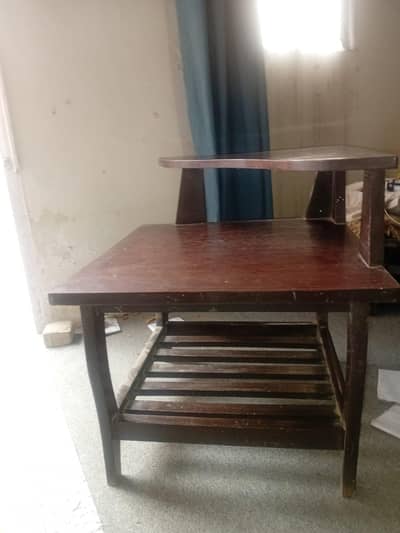 side table in good condition all ok
