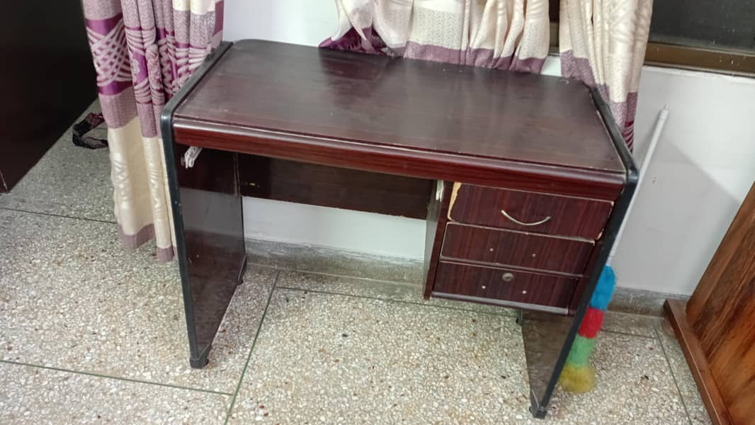 study table 0