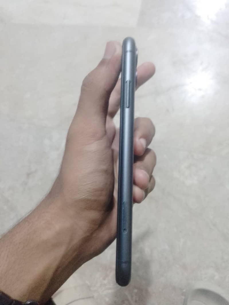 Apple iPhone 11 3