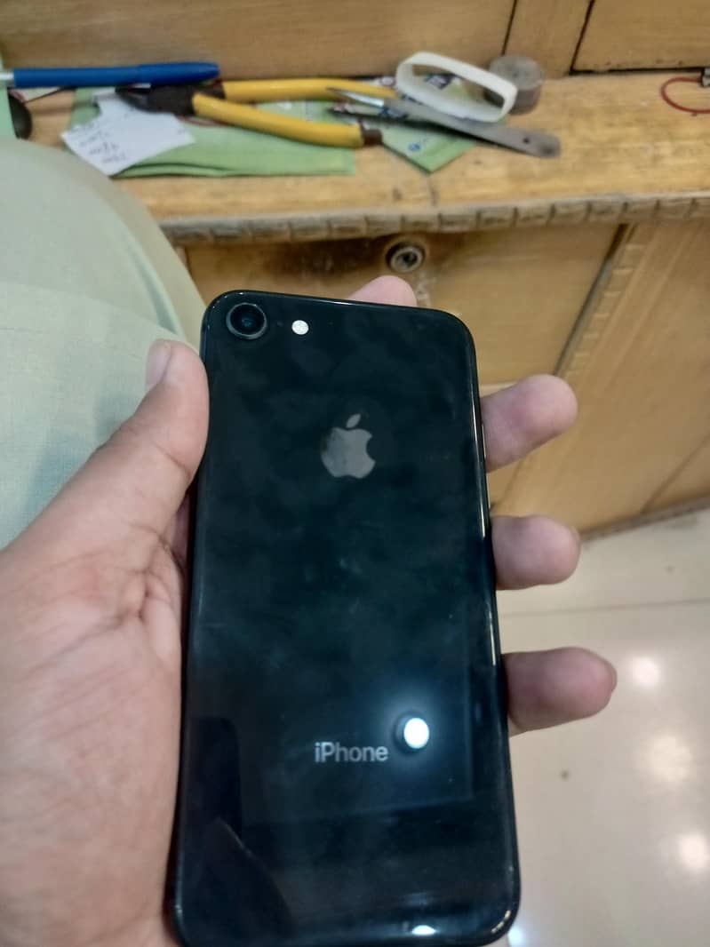 iPhone 8 0