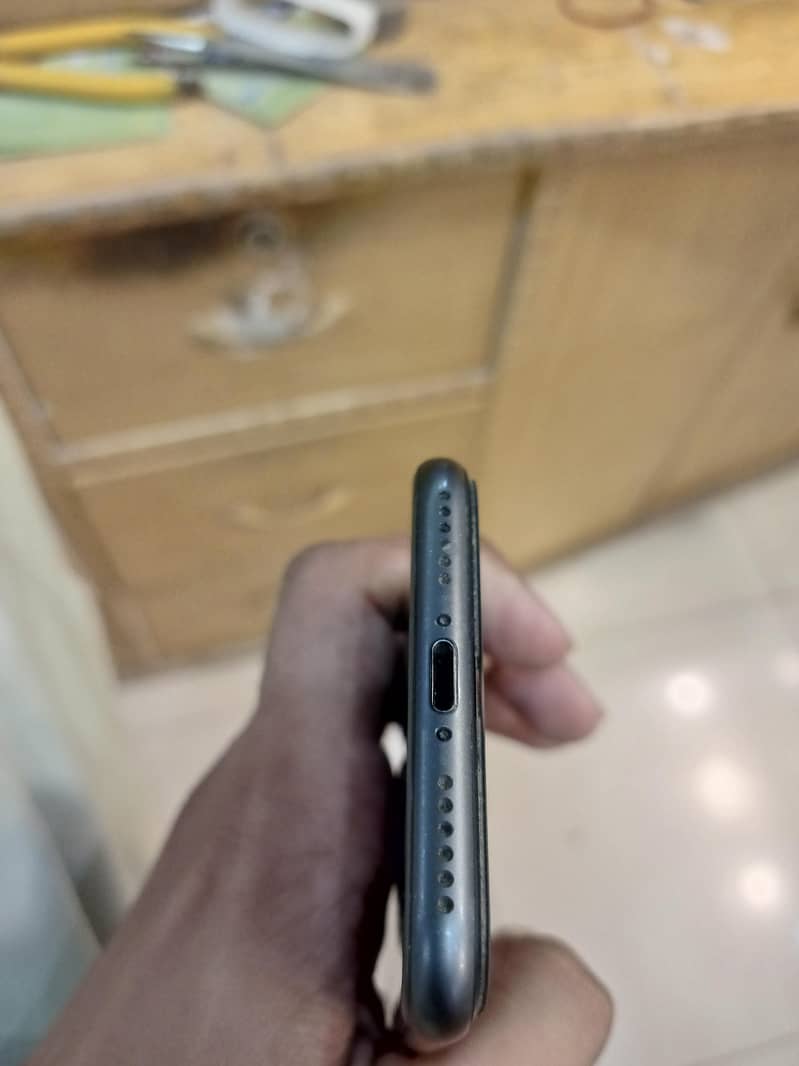 iPhone 8 3
