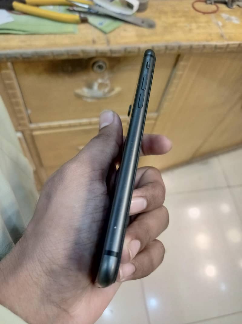 iPhone 8 4