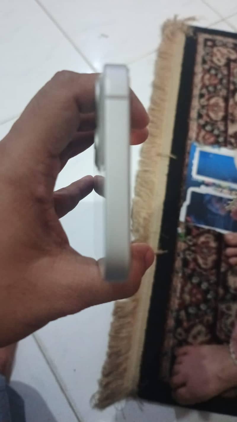 Apple iPhone 13 4
