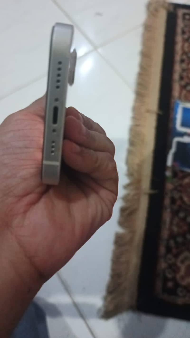 Apple iPhone 13 6