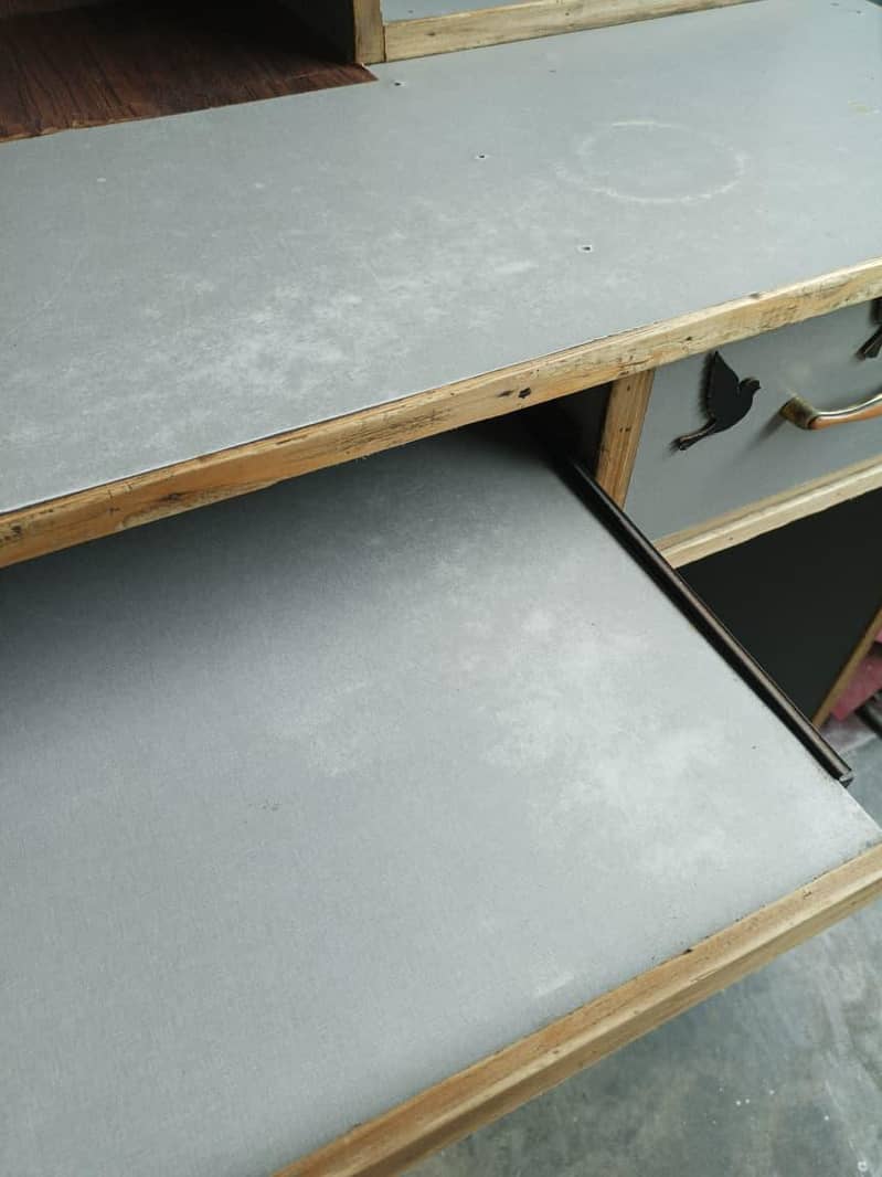 Computer Table 1