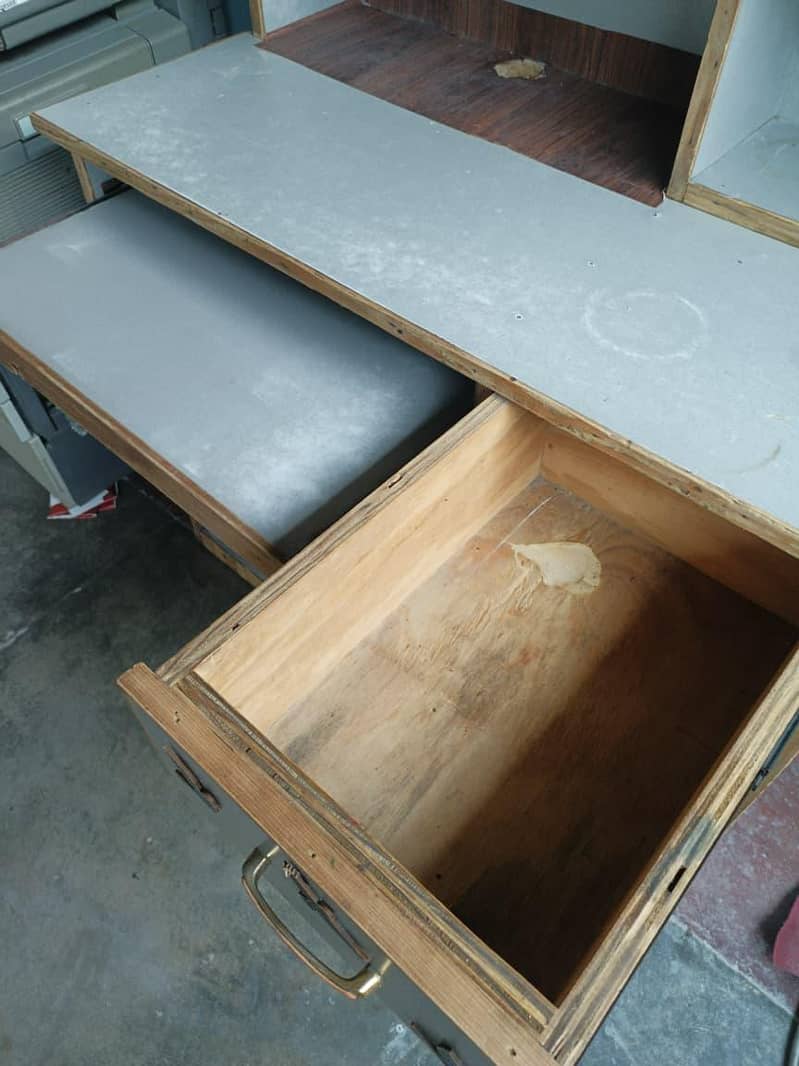 Computer Table 2