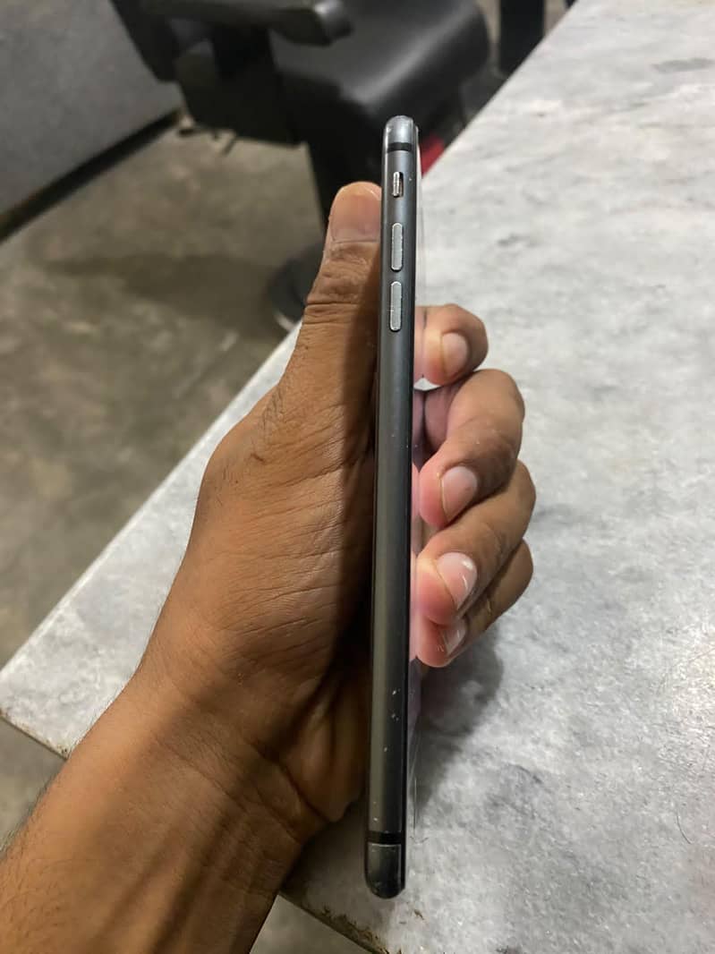 Apple iPhone 8 Plus 1