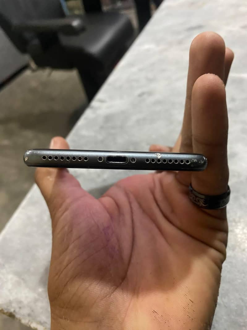 Apple iPhone 8 Plus 3