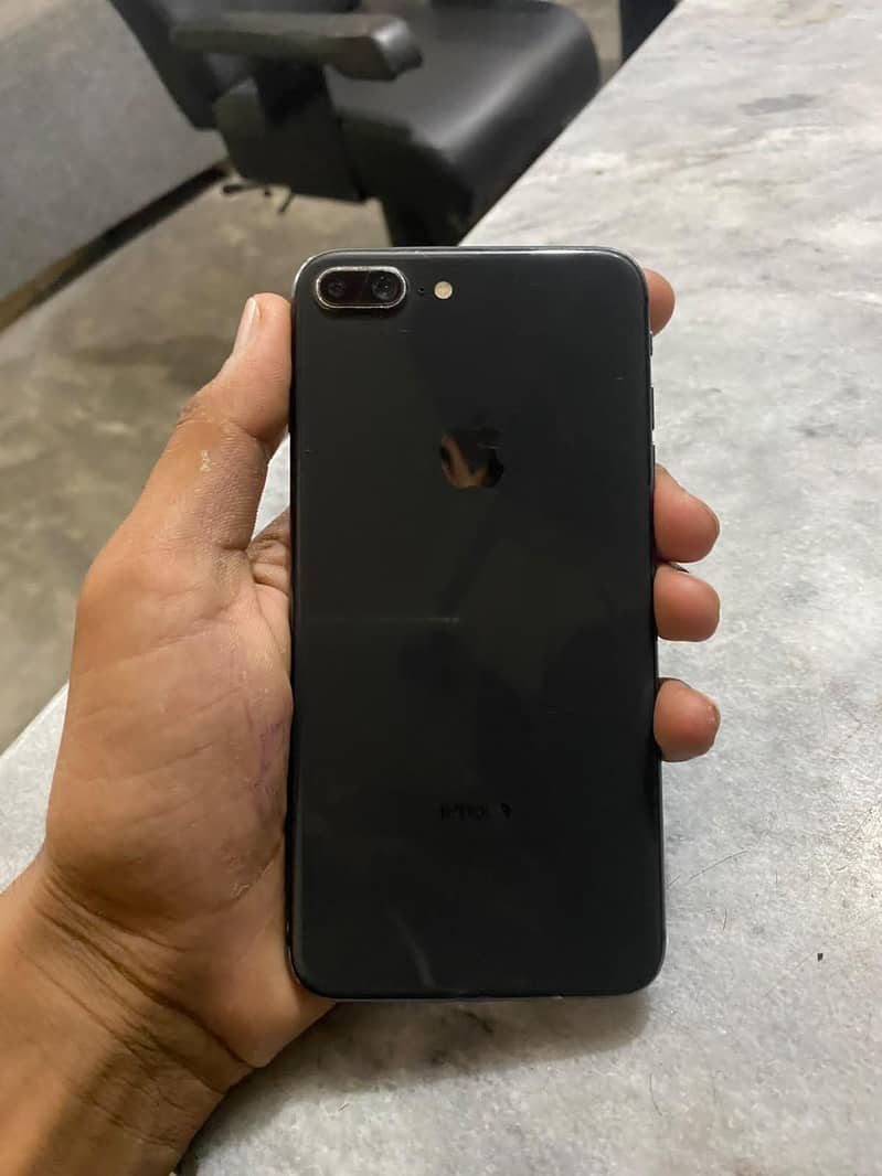 Apple iPhone 8 Plus 4