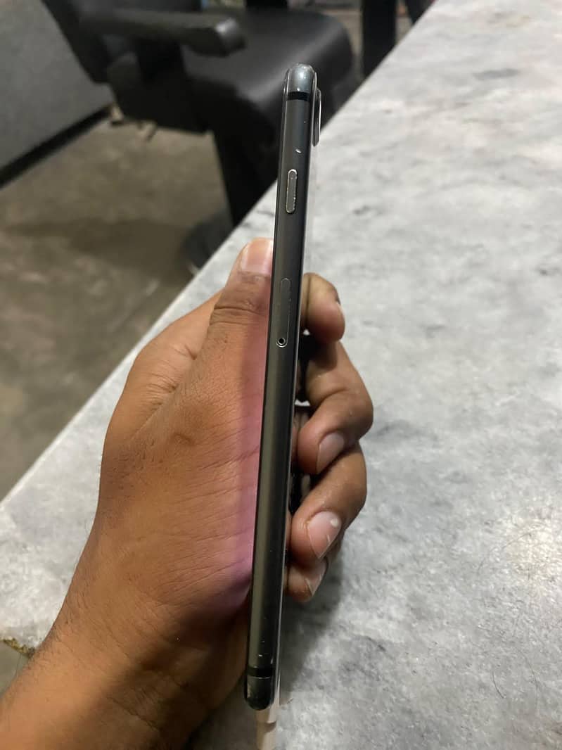 Apple iPhone 8 Plus 6