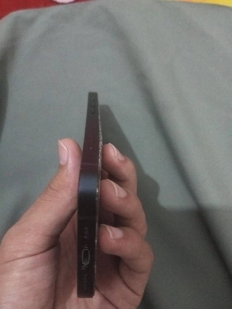Apple iPhone 13 2