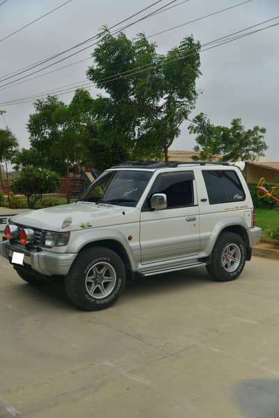 Mitsubishi Pajero 1992
