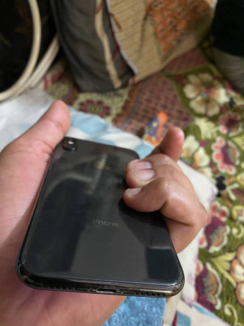 Apple iPhone X 3