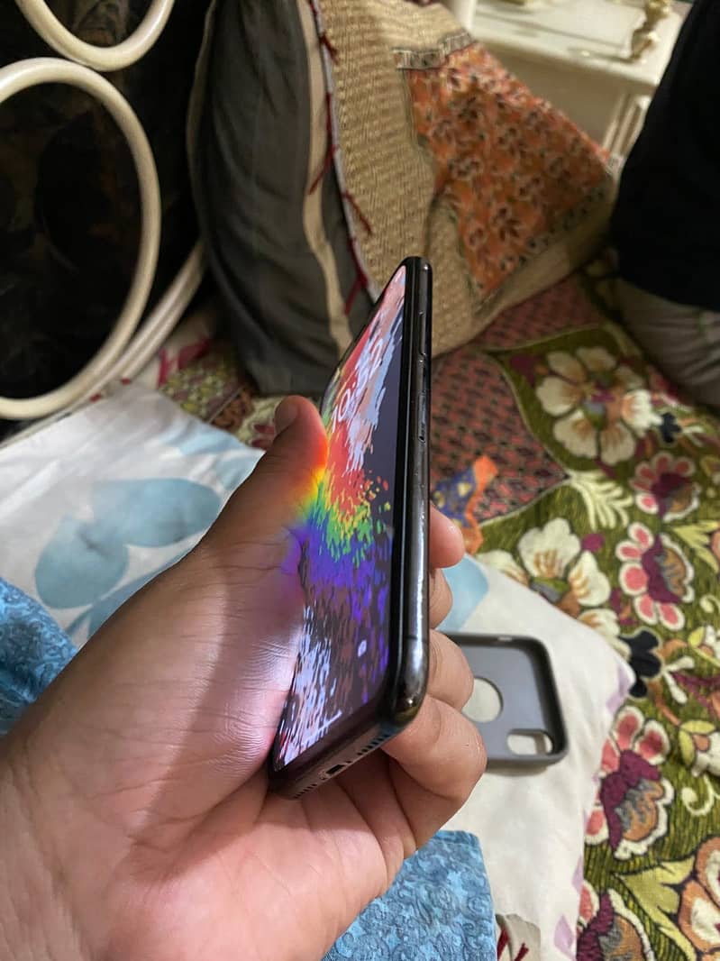 Apple iPhone X 4