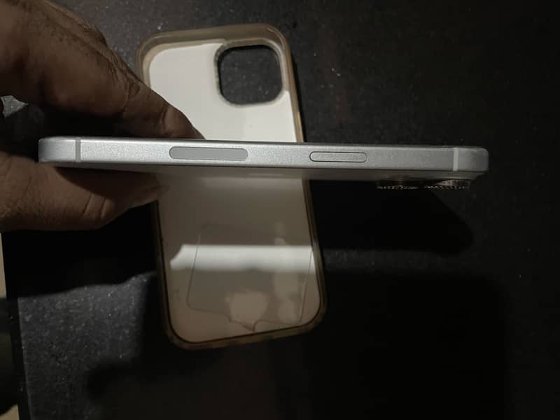 Apple iPhone 15 2