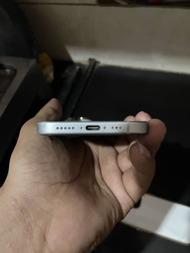 Apple iPhone 15 6