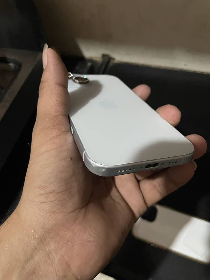 Apple iPhone 15 7