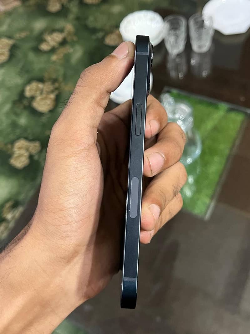 Apple iPhone 13 5