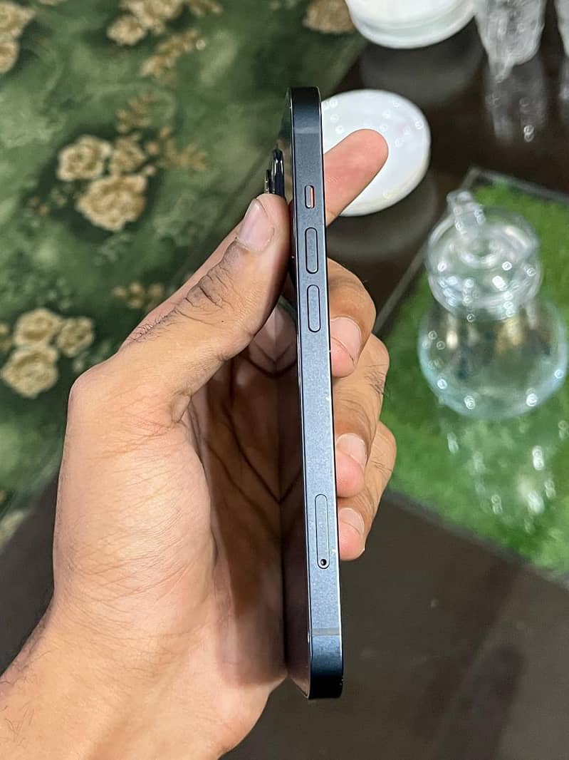 Apple iPhone 13 6