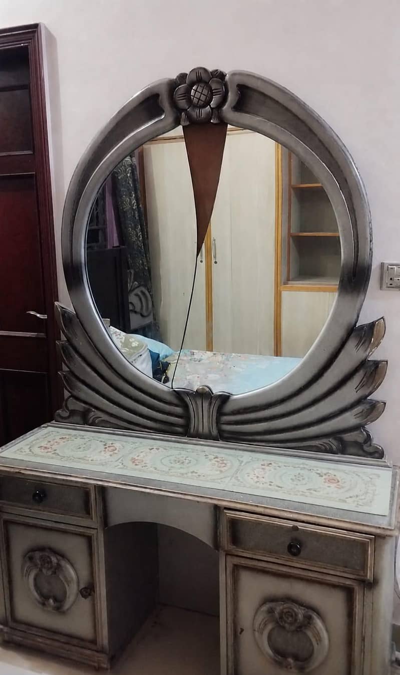 Bedset and Dressing table 1
