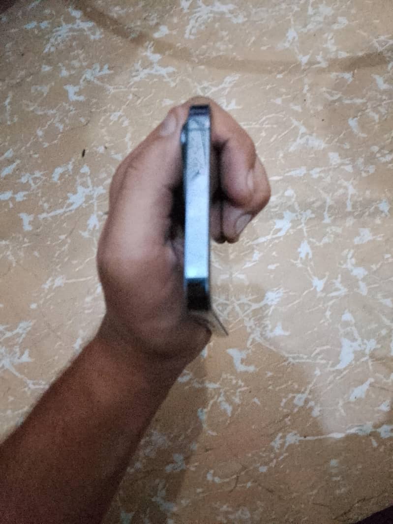 Apple iPhone 13 Pro Max 4