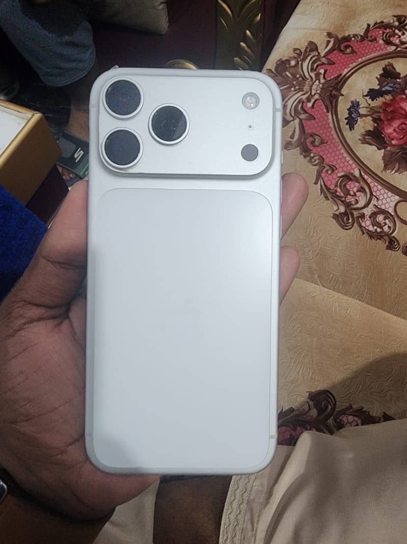 Iphone 17 pro max 1