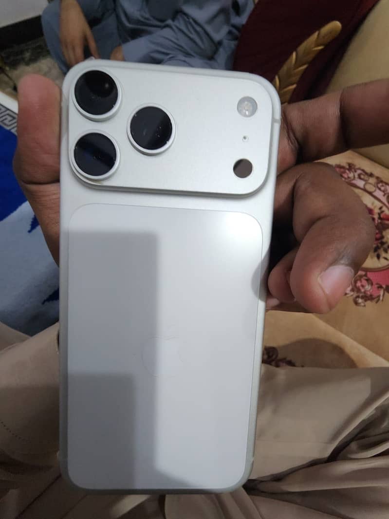 Iphone 17 pro max 3