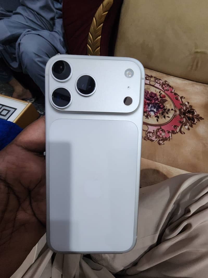 Iphone 17 pro max 8