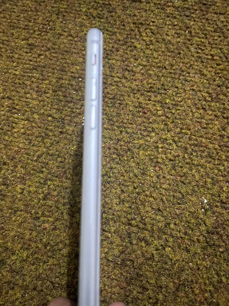Apple iPhone 8 Plus 1
