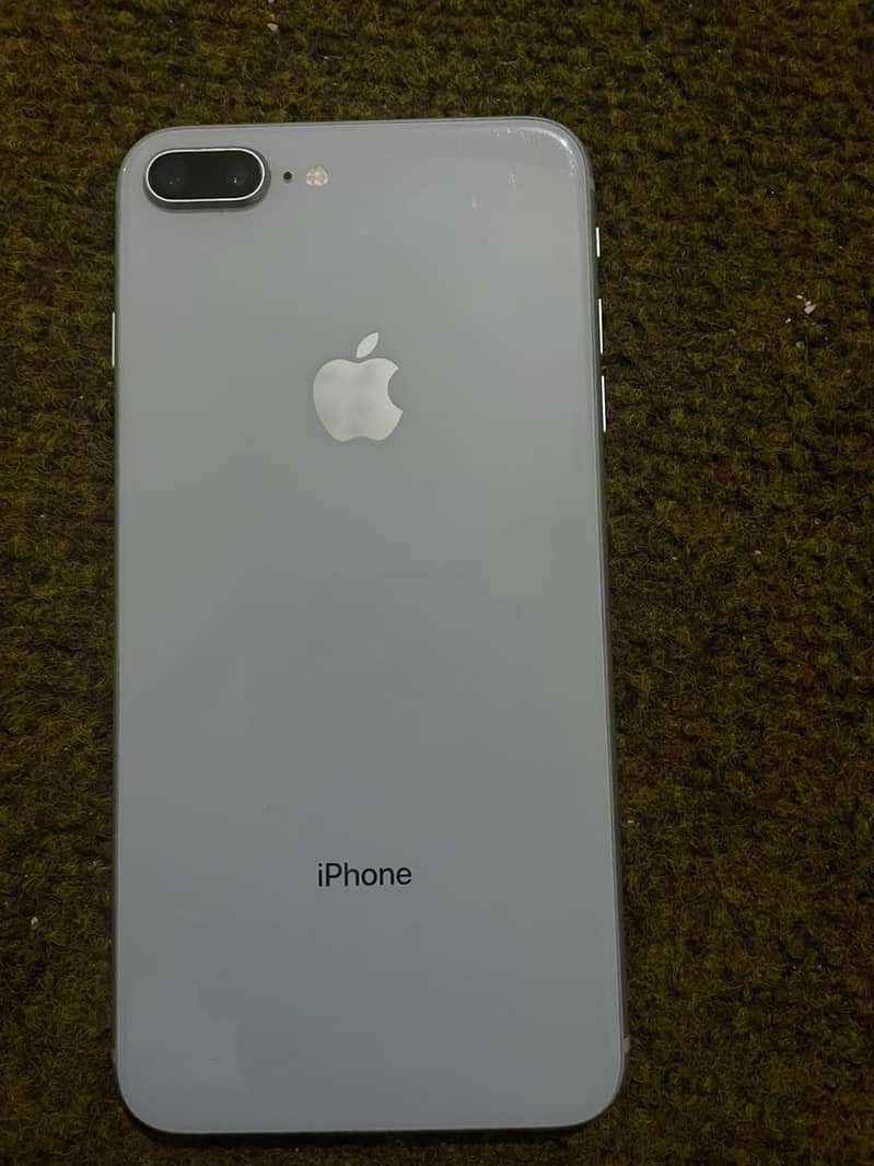 Apple iPhone 8 Plus 3