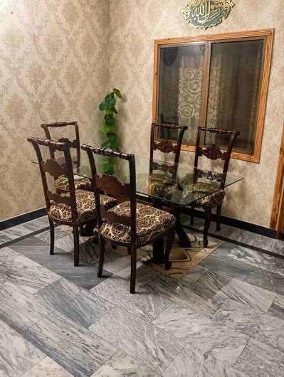 Dinng Table with 6 Chairs