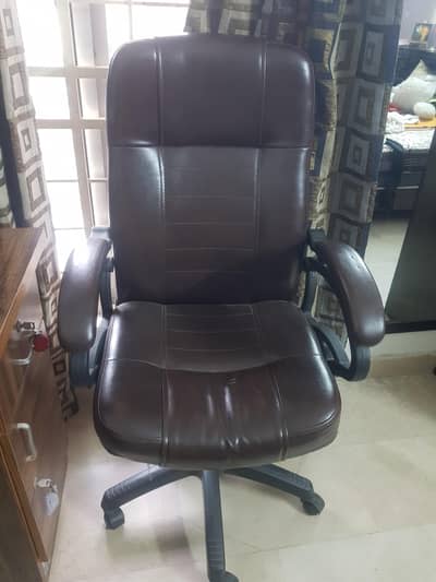 Executive Office Chair | Cushioned, Revolving, Reclining, Back Support