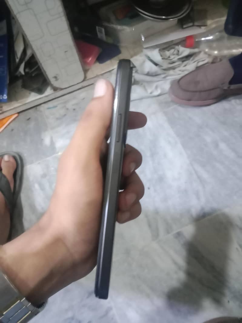 Realme C85 4