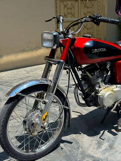 Honda 125 red colour ful taryar