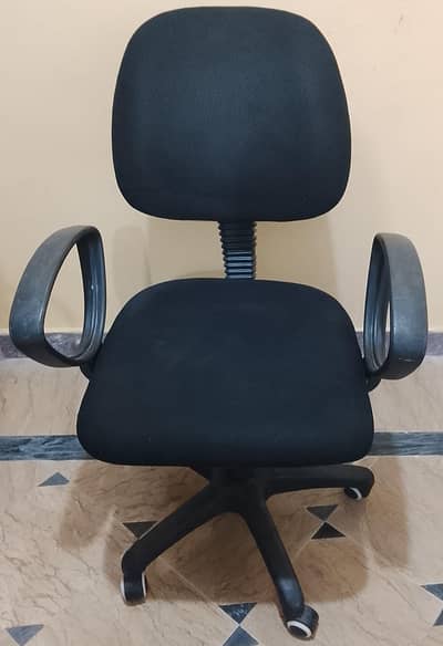 Office chairs used but looks like new negotiable price