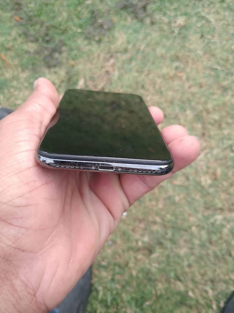 Apple iPhone X 5