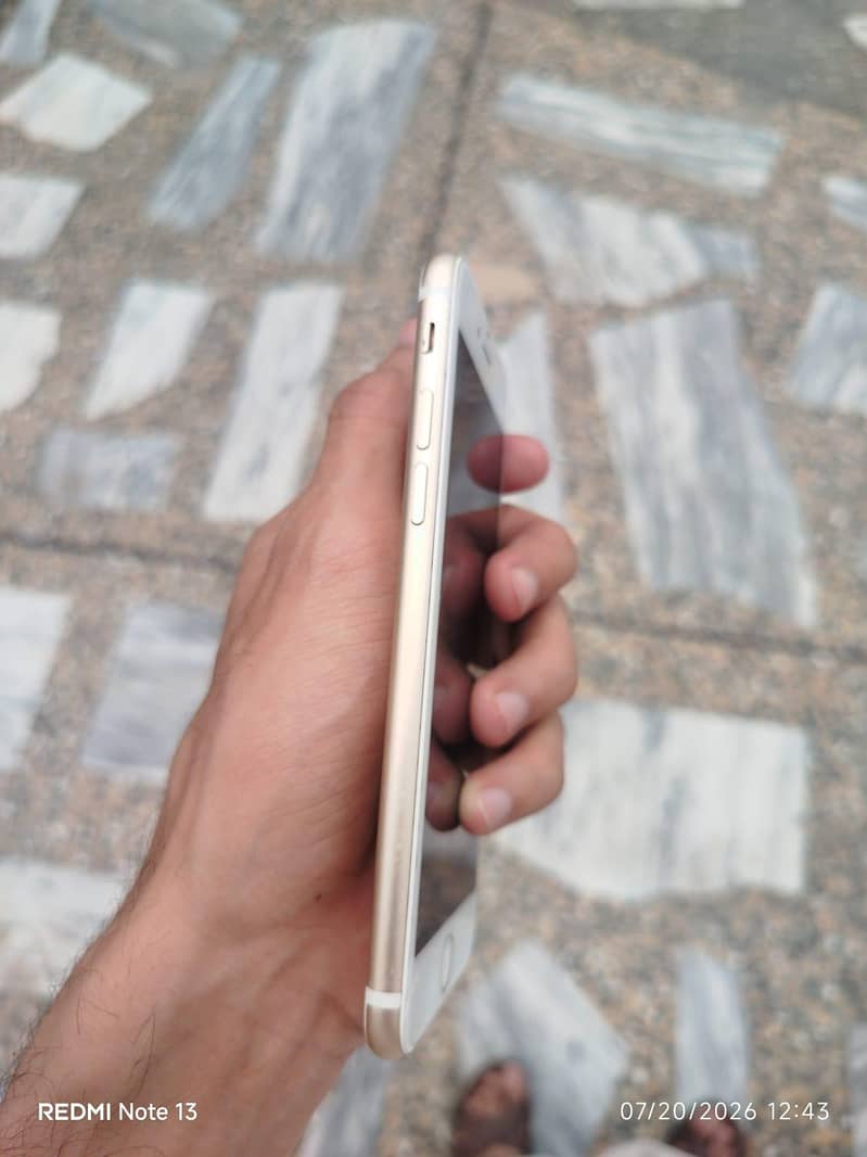 Apple iPhone 7 2