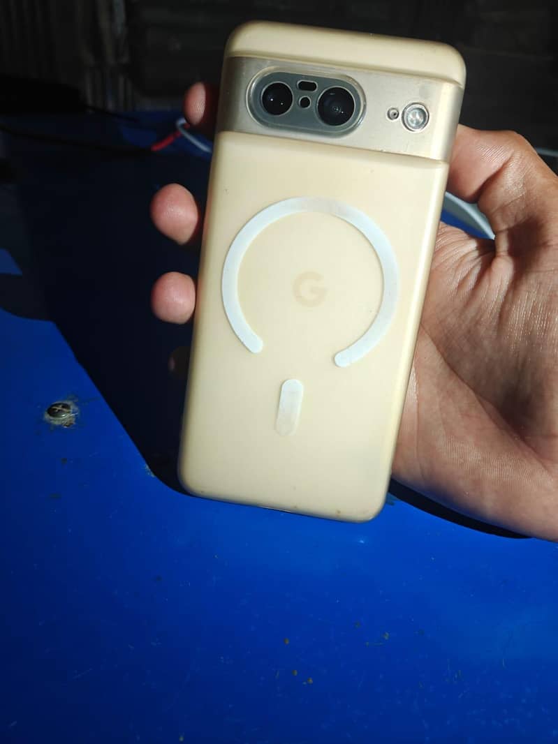 Google Pixel 8 4