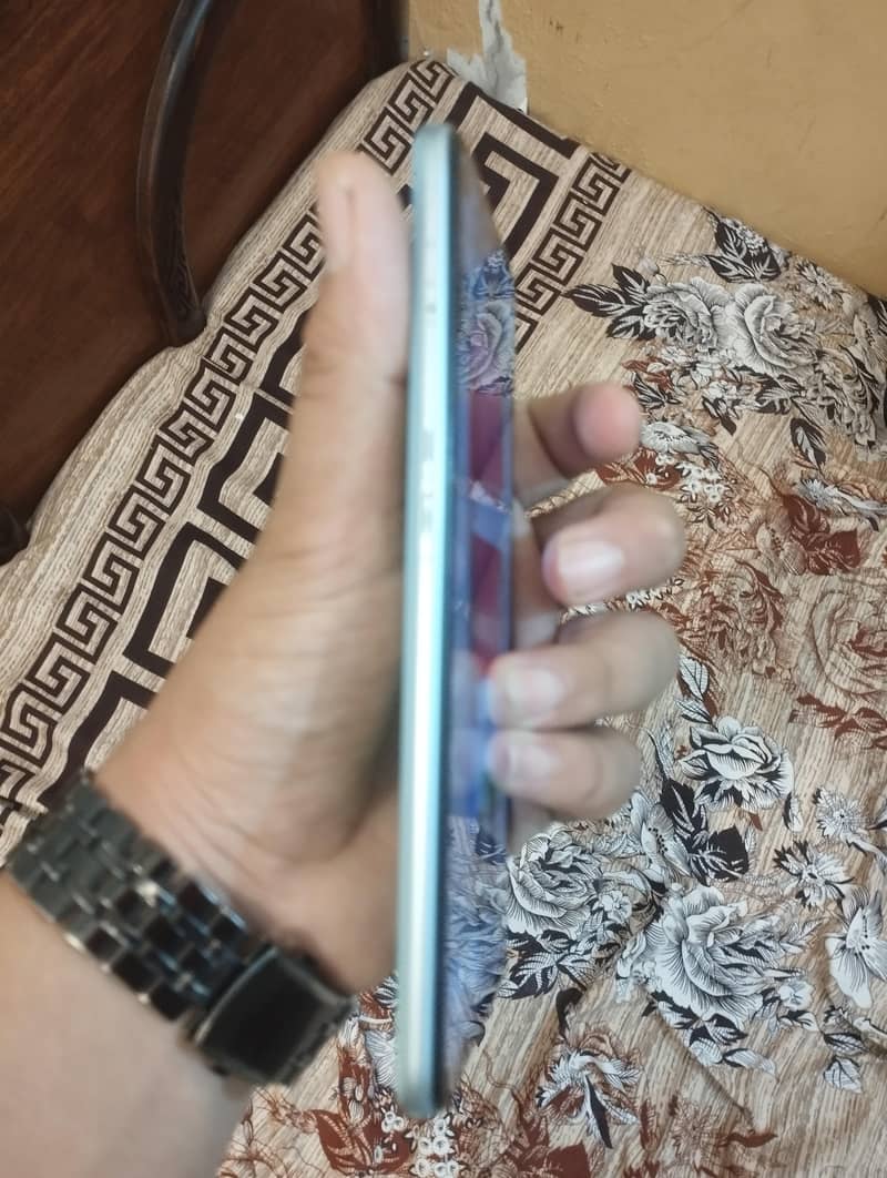 OPPO A76 1