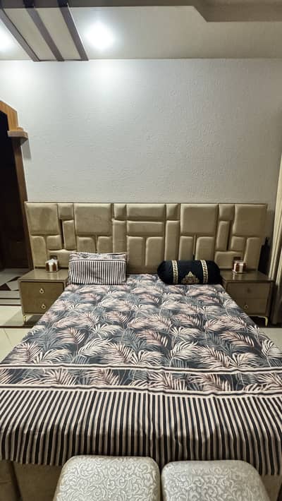 Complete room set Bed + Dressing + sofa + table