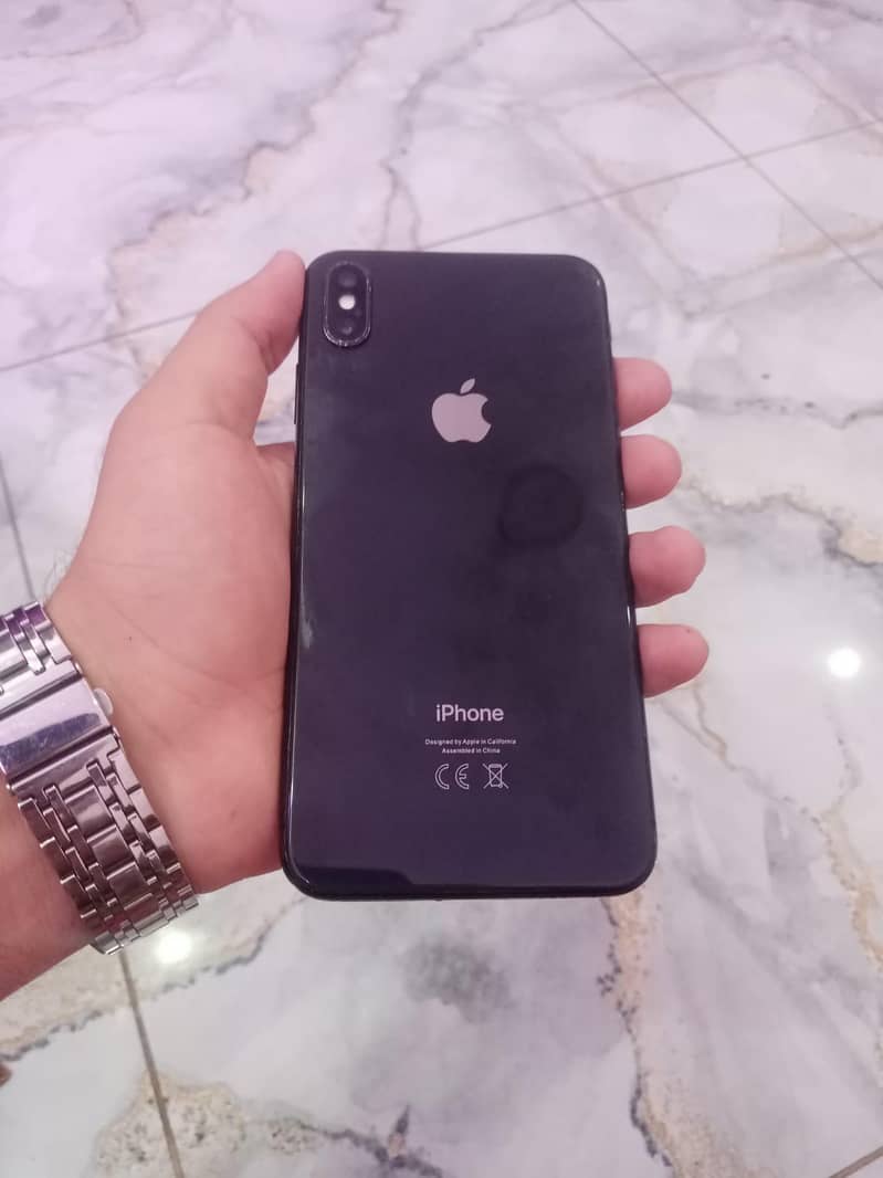 Apple iPhone XS Max 1