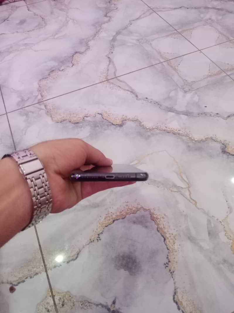 Apple iPhone XS Max 5