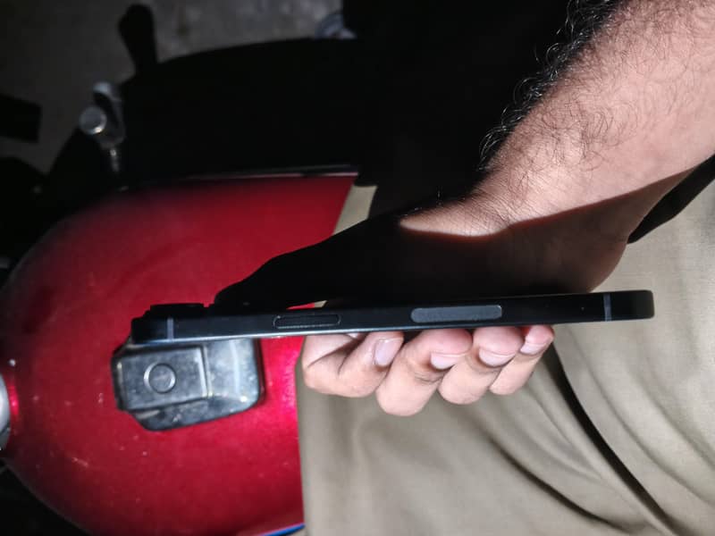 Apple iPhone 15 4