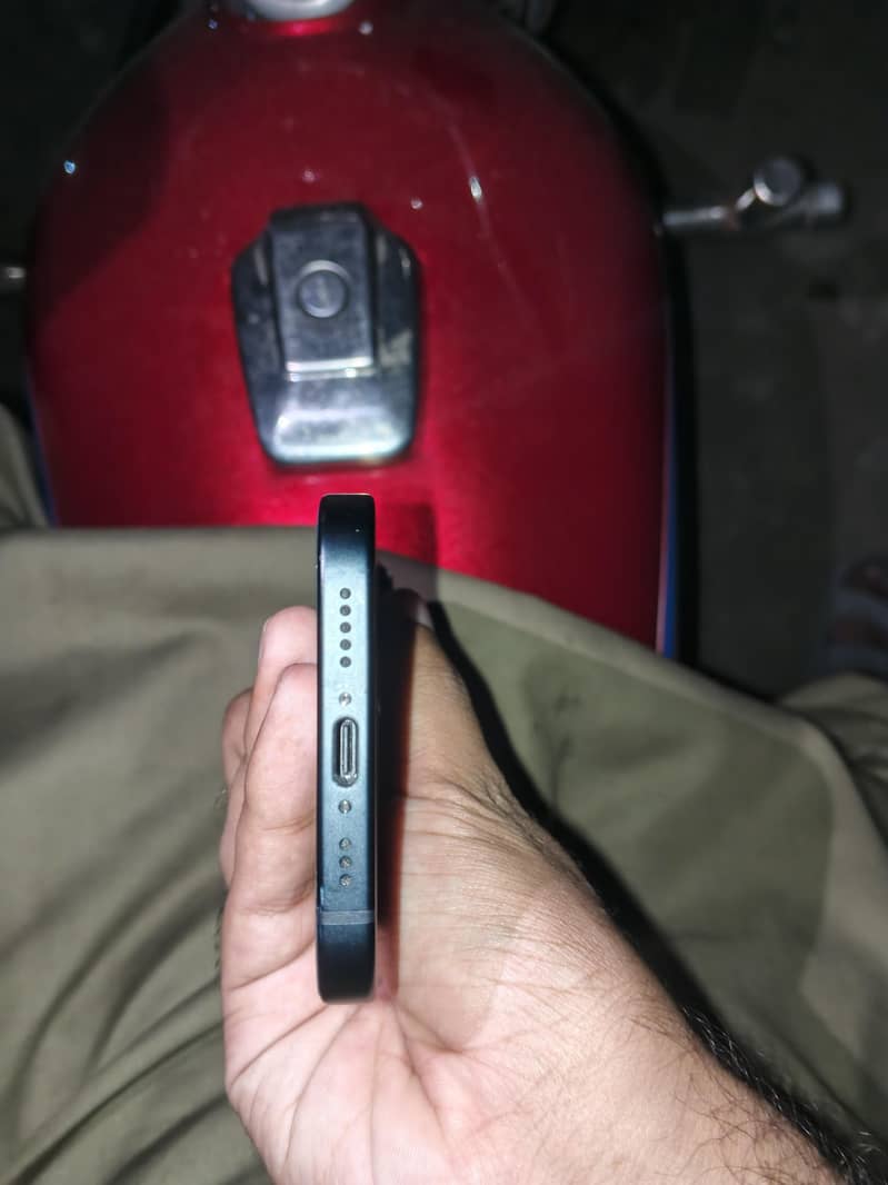 Apple iPhone 15 6