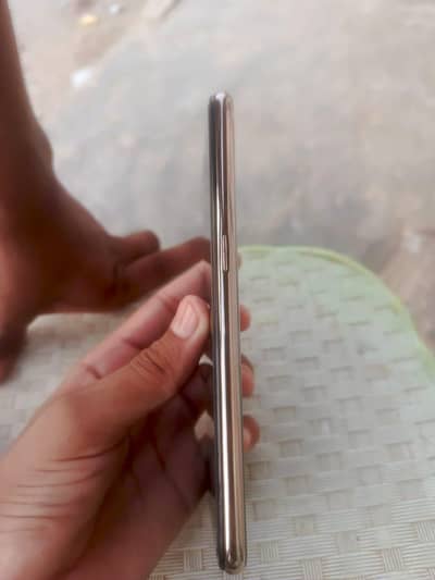 OPPO F9