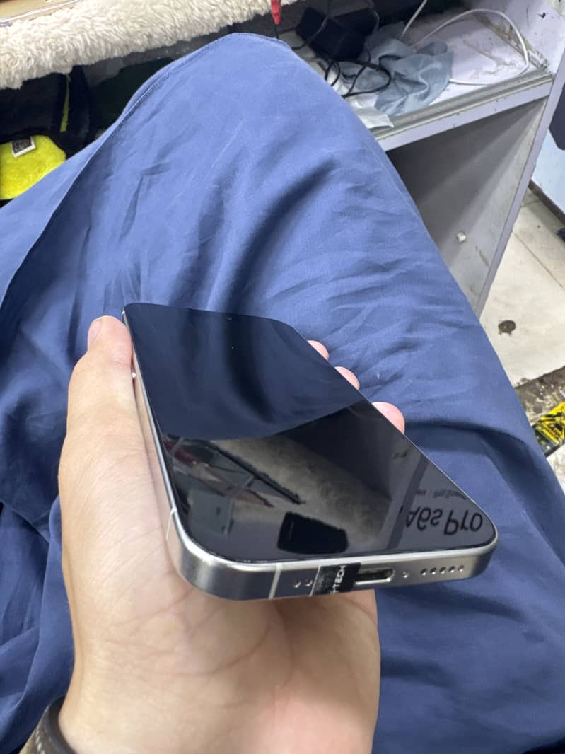 Apple iPhone 15 Pro 3