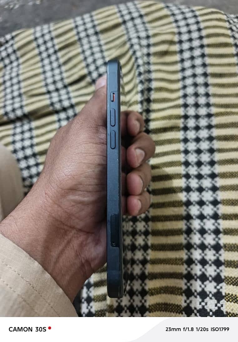 Apple iPhone 13 2