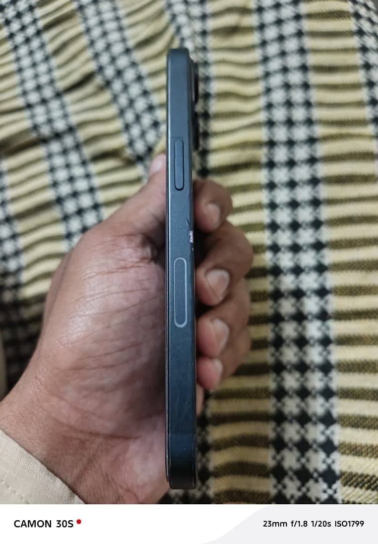Apple iPhone 13 4