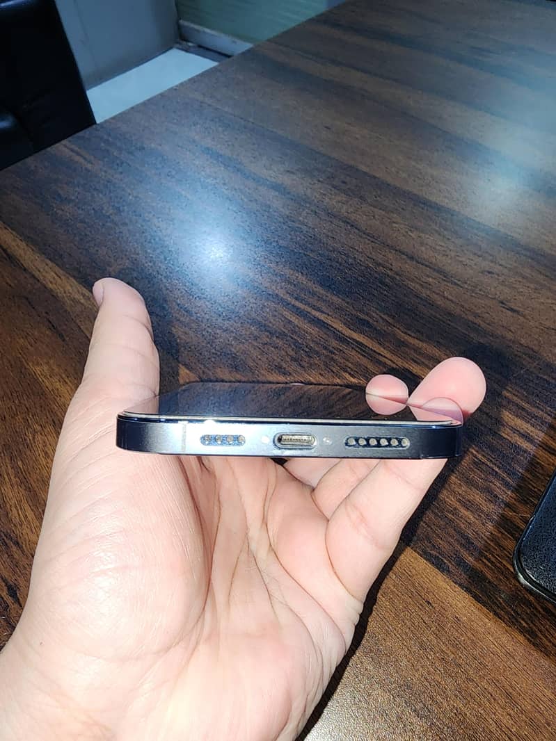Apple iPhone 12 Pro Max 4