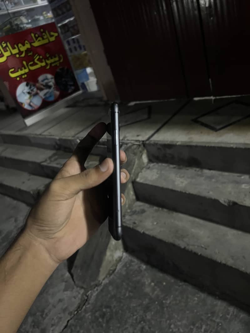 iPhone 11 2